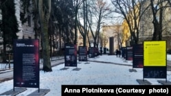 Сквер рядом с Музеем оккупации и борьбы за свободу в Вильнюсе. Vilnius Ukraine war memorial square