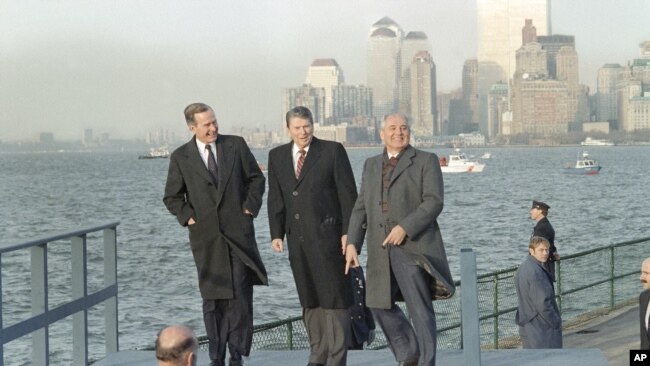 Михаил Горбачев, Рональд Рейган и Джордж Буш-старший. Нью-Йорк, 1989 год.