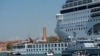 Kruzer udario u turistički brod u Veneciji, povređene 4 osobe