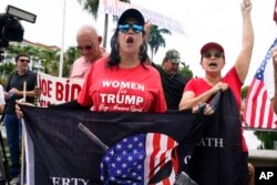 Pristalice bivšeg predsjednika Donalda Trumpa okupljaju se u njegovom odmaralištu Trump National Doral, ponedjeljak, 12. juna 2023. u Doralu, Florida.
