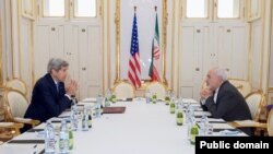 عکس آرشیوی از دیدار جان کری وزیر خارجه آمریکا و محمدجواد ظریف وزیر خارجه ایران در هتل کوبورگ وین، پایتخت اتریش - ۹ تیر ۱۳۹۴ 