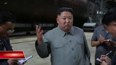 Kim Jong Un thị sát tàu ngầm mới của Triều Tiên