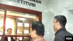 Aktivis dan korban pidana penodaan agama mengajukan uji materi UU Penodaan Agama ke Mahkamah Konstitusi. (Foto: VOA)