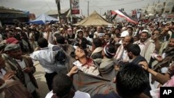 A wounded anti-government protester, who died from his wounds, is carried to a field hospital during clashes with security forces in Sana'a, Yemen, March 18, 2011