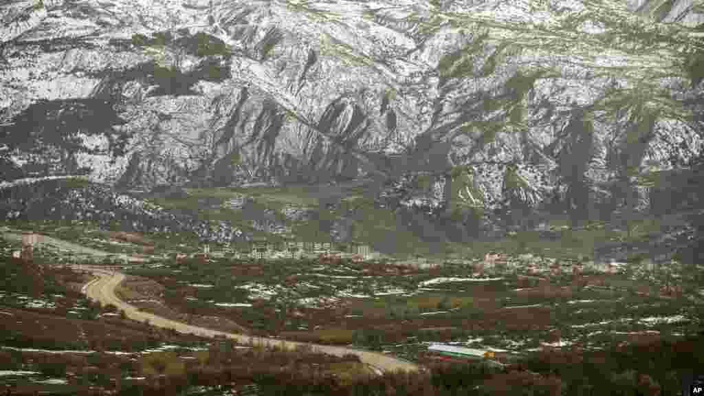 ترکی میں کئی پہاڑی علاقے ایسے ہیں جہاں سرد موسم میں گاڑیوں کے ذریعے آمد و رفت آسان نہیں ہوتی۔