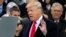 Ông Donald Trump tuyên thệ nhậm chức làm tổng thống thứ 45 của Hoa Kỳ.