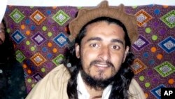 Pemimpin Taliban Pakistan Hakimullah Mehsud yang tewas oleh serangan AS (foto: dok). Taliban menunjuk pengganti Mehsud hari Minggu 3/11. 