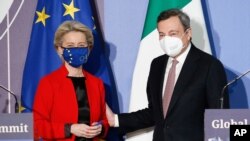 EU Commission President Ursula von der Leyen and Italian Premier Mario Draghi attend a press conference at the end of a virtual global health summit, in Rome's Villa Pamphili, May 21, 2021.