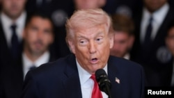 美国总统特朗普在华盛顿举行的向卫冕美国职业足球大联盟冠军迈阿密国际队的球员和工作人员致敬的活动上讲话。(2026年3月5日)