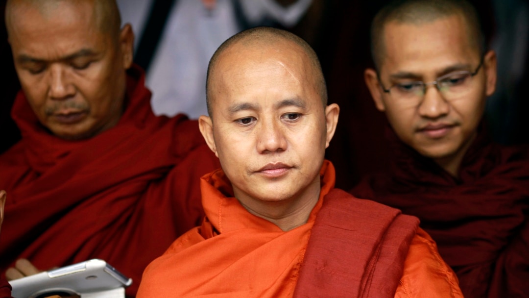 BDSM boysunuvchi qulni orgatish