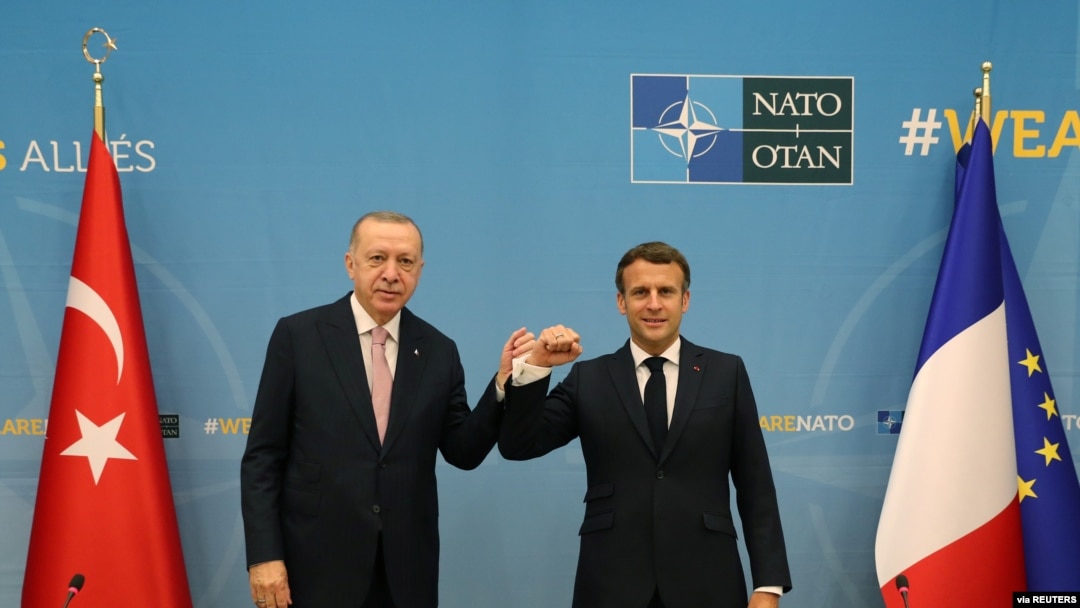 Turkish President Tayyip Erdogan meets with his French counterpart Emmanuel Macron during a bilateral meeting, on the sidelines of the NATO summit, in Brussels, Belgium June 14, 2021. (Murat Cetinmuhurdar/Presidential Press Office/Handout via Reuters)