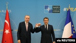 Turkish President Tayyip Erdogan meets with his French counterpart Emmanuel Macron during a bilateral meeting, on the sidelines of the NATO summit, in Brussels, Belgium June 14, 2021. (Murat Cetinmuhurdar/Presidential Press Office/Handout via Reuters)