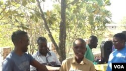 Umnumzana Philip Sibanda ohlala eManchester eBhilithani obuthanisa izembatho zokweabela abaswelayo eZimbabwe lapho adabuka khona.