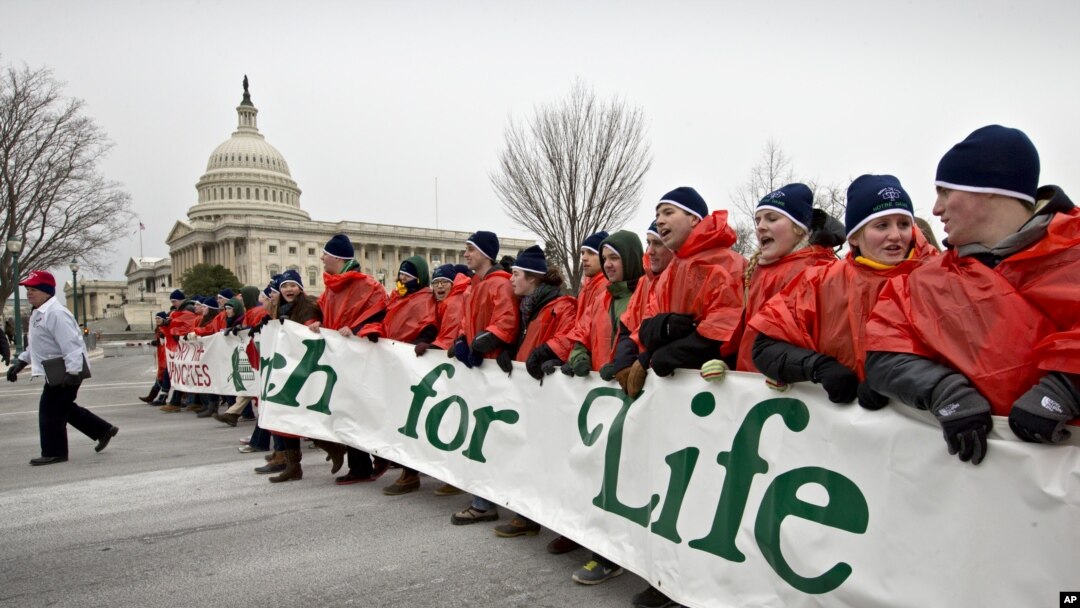 Puluhan ribu penentang aborsi melakukan unjuk rasa 'March for Life' di Washington DC hari Jumat (25/1). 