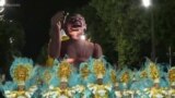کارناوال ریو دو ژانیرو در برزیل امسال زیر باران افتتاح شد