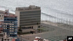 Edificio de la misión diplomática de Estados Unidos en La Habana.