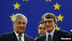 El presidente saliente Antonio Tajani deseó "buen trabajo por el futuro de Europa" a su sucesor.
