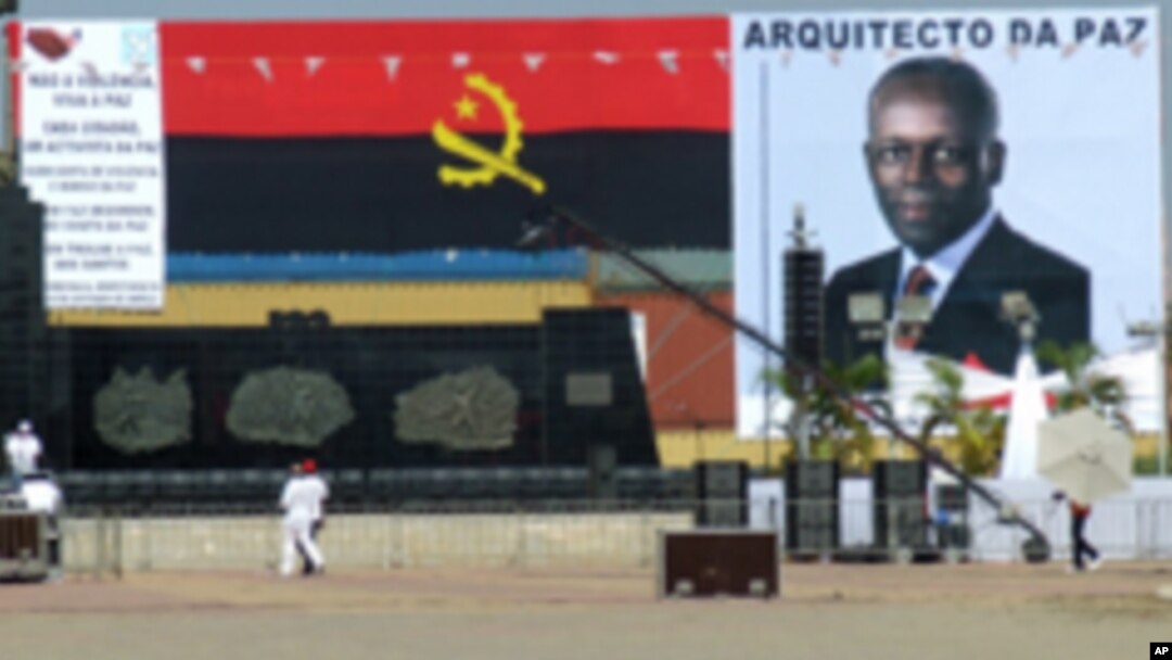 Kundi Paihama adverte adversários de José Eduardo dos Santos (VOA)