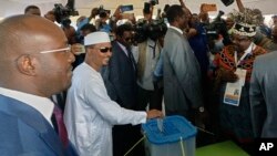 Jenerali Mahamat Idriss Deby Itno akipiga kura yake ya urais Mei 6 mjini N'djamena.