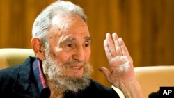 Foto oficial de Fidel Castro durante una feria del libro, en La Habana, en febrero de 2012.