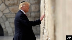 El plan para ampliar hasta el Muro de las Lamentaciones una línea ferroviaria contempla ponerle a una estación futura el nombre del actual presidente de Estados Unidos, Donald Trump.