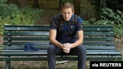 Pemimpin oposisi Rusia Alexei Navalny di Berlin, Jerman di mana dia menjalani perawatan medis. 