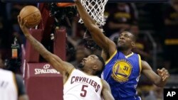 Finale de la NBA de basket-ball à Cleveland, le 16 Juin 2015. (AP Photo/Tony Dejak)