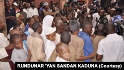 Wadanda 'yan sanda suka ceto a wata makarantar Islamiya a Kaduna.