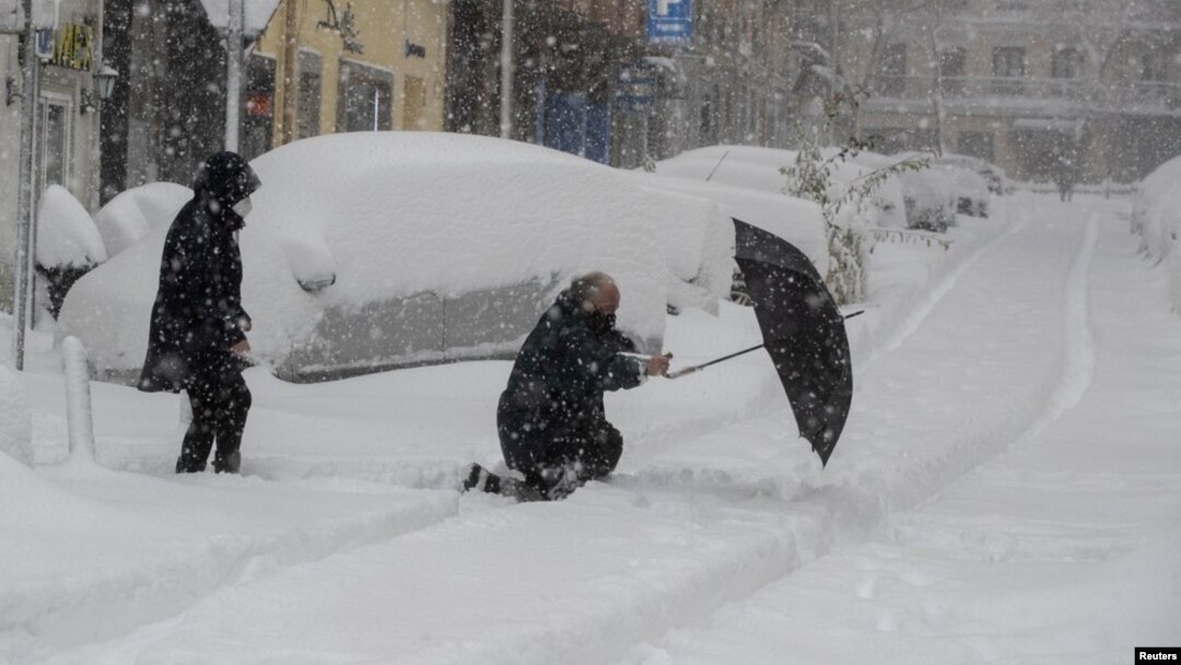 Sneg u Madridu, u Španiji, 9. januar 2021. godine (Foto: AP/Paul White)