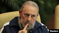 Mantan Presiden Kuba, Fidel Castro saat menghadiri penutupan kongres Partai Komunis Kuba di Havana, 19 April yang lalu (Foto: dok). Hari ini Fidel Castro genap berusia 86 tahun. 