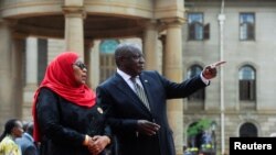 South African President Cyril Ramaphosa talks to Tanzania's President Dr Samia Suluhu Hassan during her State visit at the Union Buildings in Pretoria, South Africa March 16, 2023. (REUTERS)