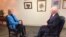 El senador Ben Cardin, el demócrata de más alto rango en el Comité de Relaciones Exteriores del Senado, habla con la colaboradora de VOA Greta Van Susteren, el viernes 5 de enero de 2018 (Foto: D. Furtrowsky / VOA)