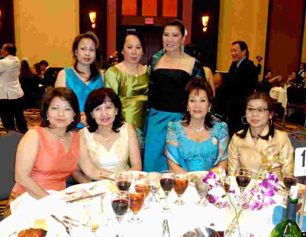 ຄະນະສາວ​ງາມ​ ຈາກ​ກາ​ນາ​ດາ