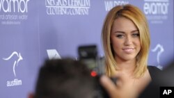 Especialistas opinan que el comportamiento de Miley Cyrus se compara con la crisis que vivió Britney Spears hace algunos años. 