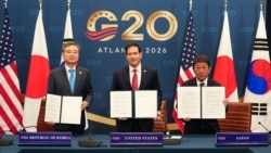 30일 미국 애틀랜타에서 열린 주요 20개국(G20) 외교장관 회의를 계기로 열린 미한일 외교장관 회담에서 마코 루비오 미국 국무장관(가운데)과 조현 한국 외교부 장관(왼쪽), 모테기 도시미쓰 일본 외무상이 이날 서명한 양해 각서를 들고 있다. 사진 = 미 국무부 제공