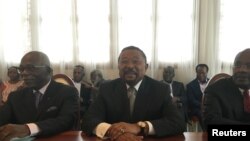 L'opposant gabonais Jean Ping participe à une réunion à Libreville, Gabon, le 26 septembre 2016.