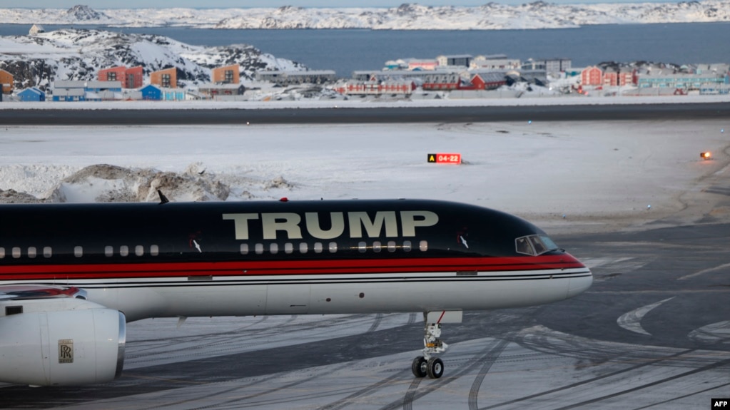 Chiếc máy bay được cho là chở Donald Trump Jr. đến Nuuk, Greenland hôm 7/1/2025, vài tuần sau khi cha ông, Tổng thống đắc cử Hoa Kỳ lúc đó Donald Trump, đề xuất Washington sáp nhập vùng lãnh thổ tự trị của Đan Mạch này.