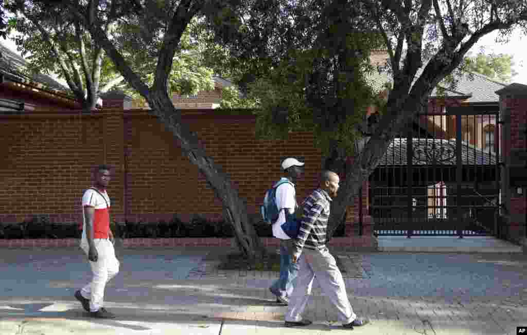 Pedestrians walk by the home of Oscar Pistorius' uncle in Pretoria, Oct. 20, 2015.&nbsp;