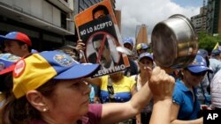 1일 베네수엘라 수도 카라카스에서 대통령 선거 결과를 거부하는 시위가 계속됐다.