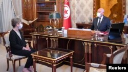 Rais Kais Saied wa Tunisia akutana ofisini mwake waziri mkuu mpya Najila Bouden Romdhane