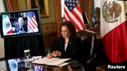 Un momento de la reunión virtual entre el presidente de México, Andrés Manuel López Obrador, y la vicepresidenta de EE. UU., Kamala Harris, el 7 de mayo de 2021.