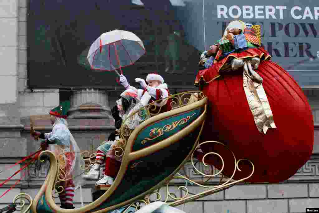 A antheral   dressed arsenic  Santa Claus participates astatine  the 98th Macy's Thanksgiving Day Parade successful  New York City, Nov. 28, 2024. 