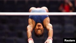 ສອງ​ເອື້ອຍ​ນ້ອງ​ຊາວ ປາ​ກິ​ສ​ຖານ ເລືອ​ກ​ກິ​ລາ​ຈິມ​ນາ​ສ​ຕິກ ແທນ​ການ​ເປັນ​ແຮງ​ງານ​ເດັກ