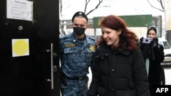 러시아 야권 지도자 알렉세이 나발니의 대변인 키라 야르미시가 지난 1월 모스크바 법원에 출석했다.
