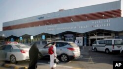 Terminal keberangkatan di bandara Abha, Arab Saudi, 22 Agustus 2019. (AP/Amr Nabil, File)