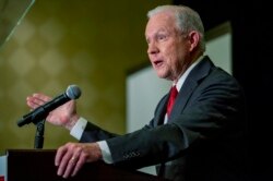 Jeff Sessions berpidato di Mobile, Alabama, 3 Maret 2020. (AP Photo/Vasha Hunt)