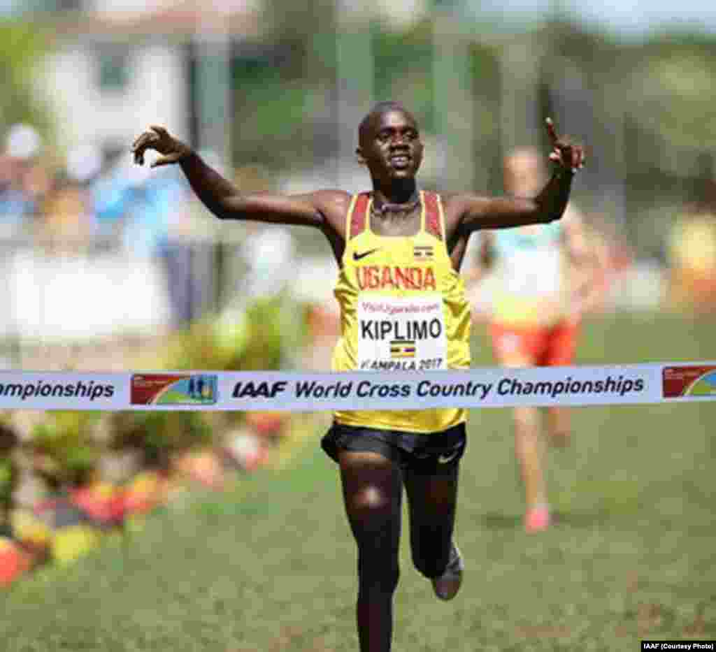 Jacob Kiplimo akishinda mbiyo za nyika za vijana chini ya miaka 20 Kampala