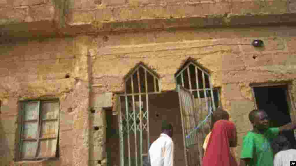 Hotunan gidan da ake kyautata zaton Kungiyar Boko Haram tana amfani da shi wajen harhada boma bomai.
