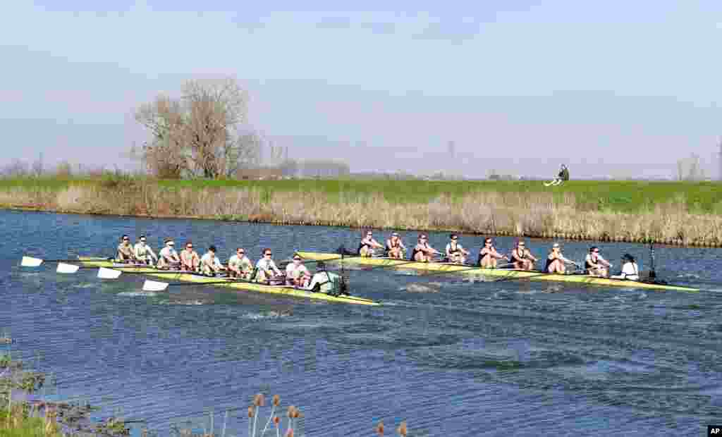 The Oxford, right, and Cambridge boats compete during the Varsity Women&#39;s Boat Race on the Great Ouse river at Ely in Cambridgeshire, England.