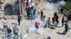 Manifestantes palestinos participan durante una manifestación para mostrar su solidaridad en medio de los combates entre Israel y Gaza, en la Ciudad Vieja de Jerusalén, el 18 de mayo de 2021.